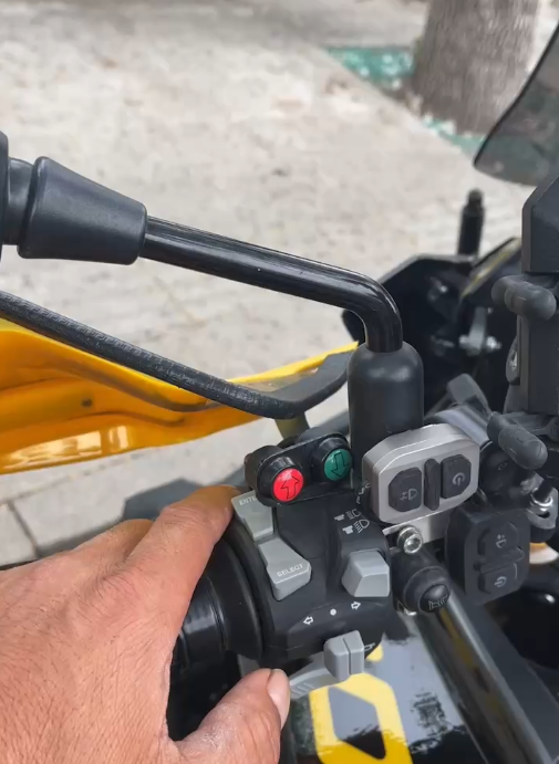 TRK702/X Windshield bracket (electric lift)