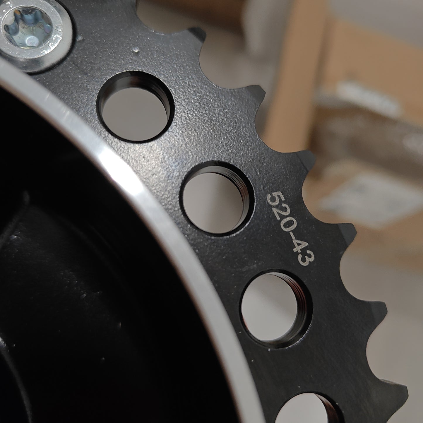 DS525X rear sprocket (Solve the problem of loose screws)