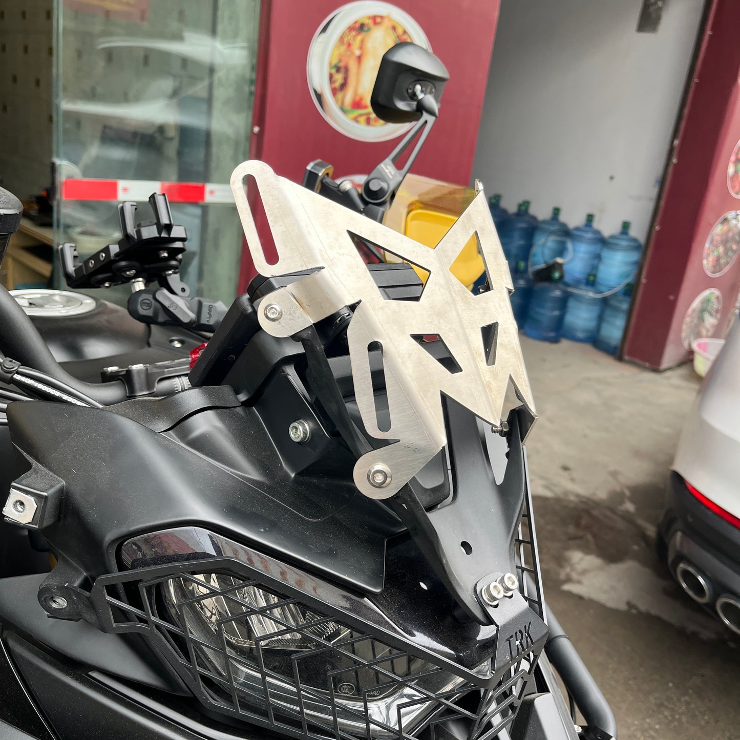 TRK702/X windshield lift bracket