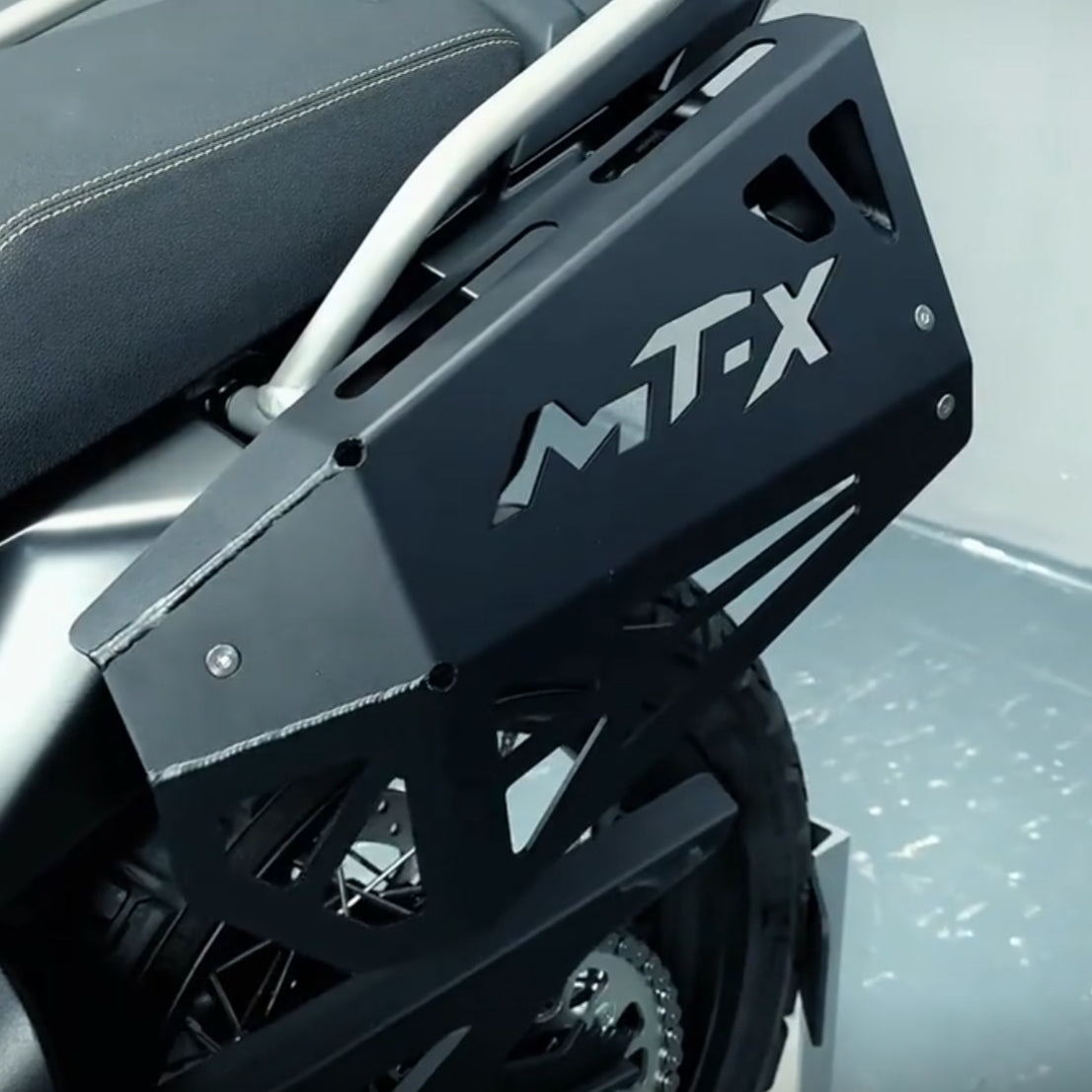 800MT-X Rear shelf (B)