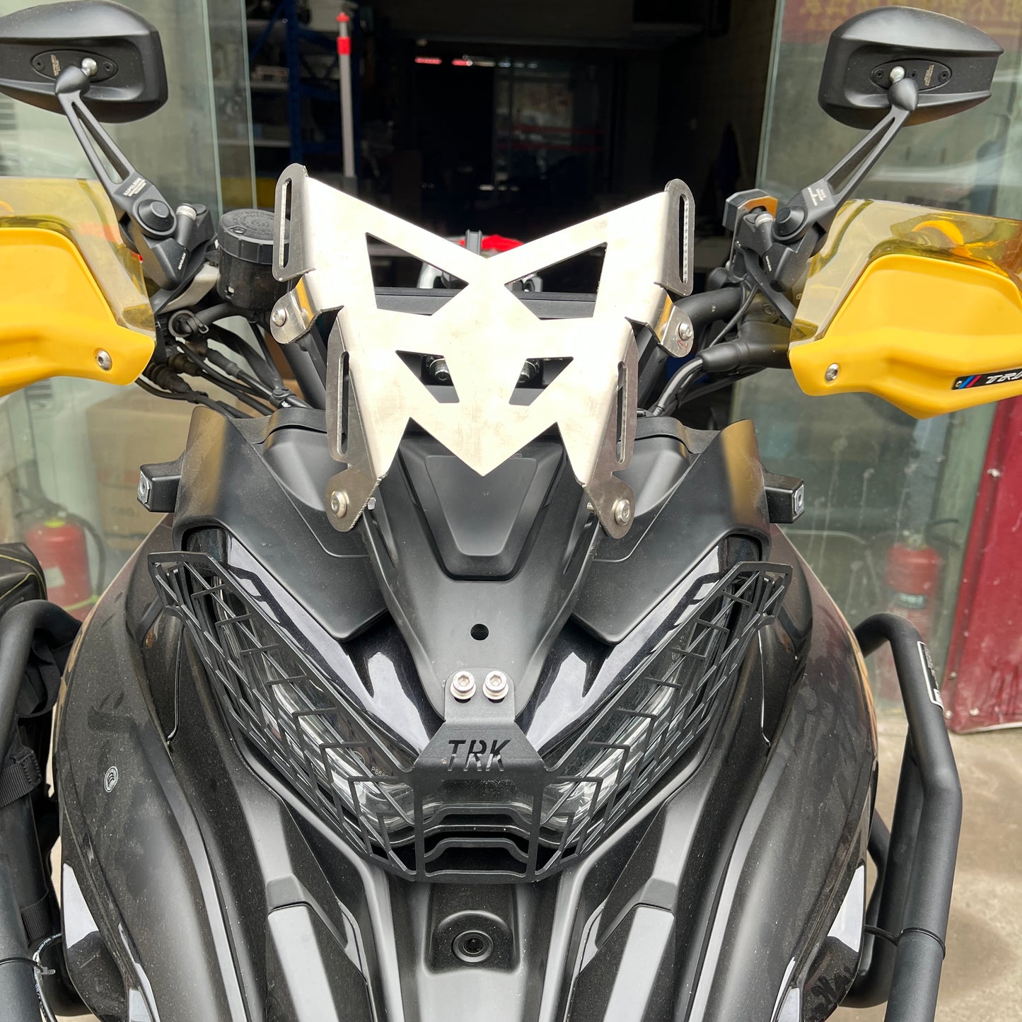 TRK702/X windshield lift bracket