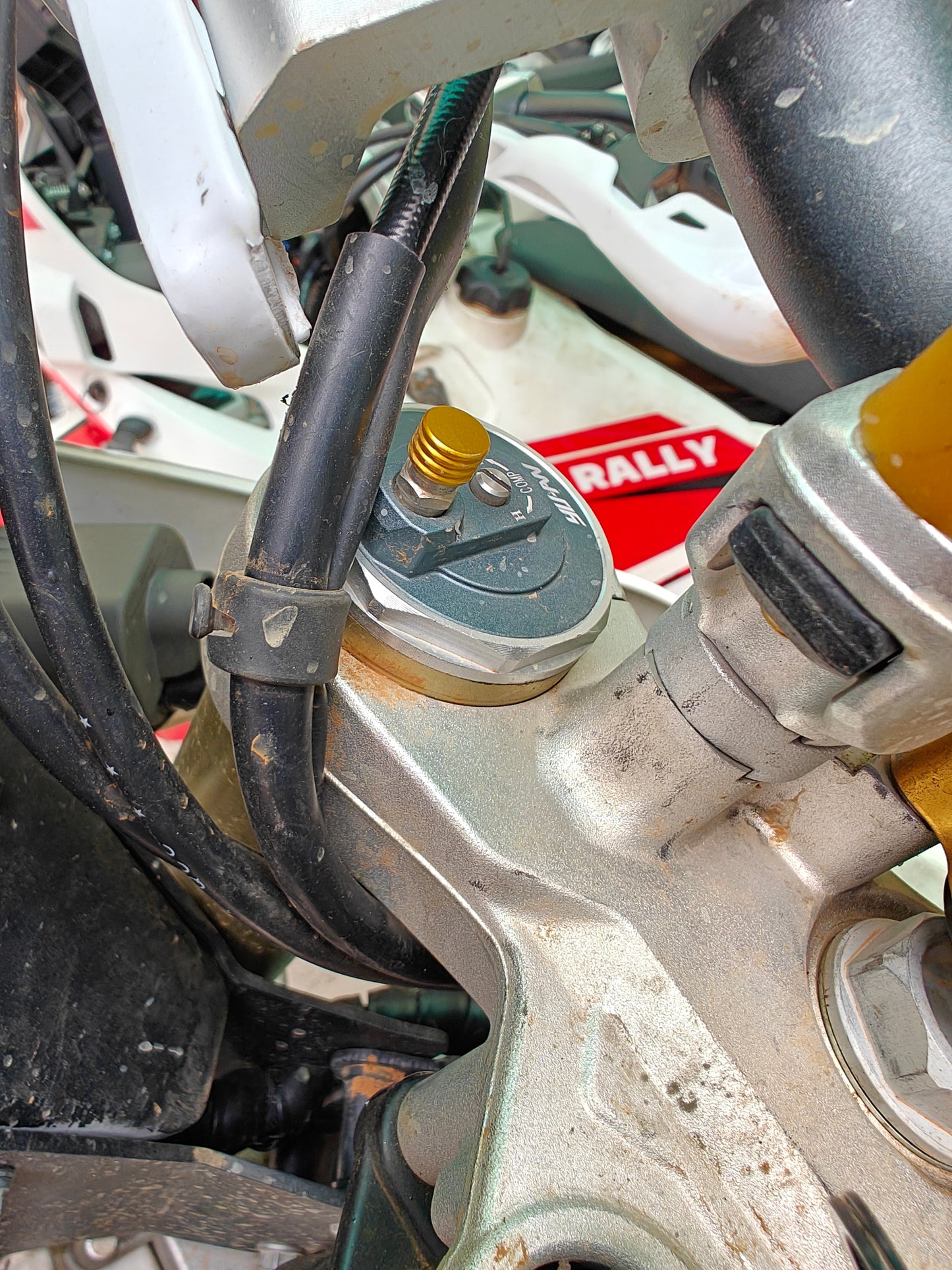 450RALLY Shock absorber bleed screw
