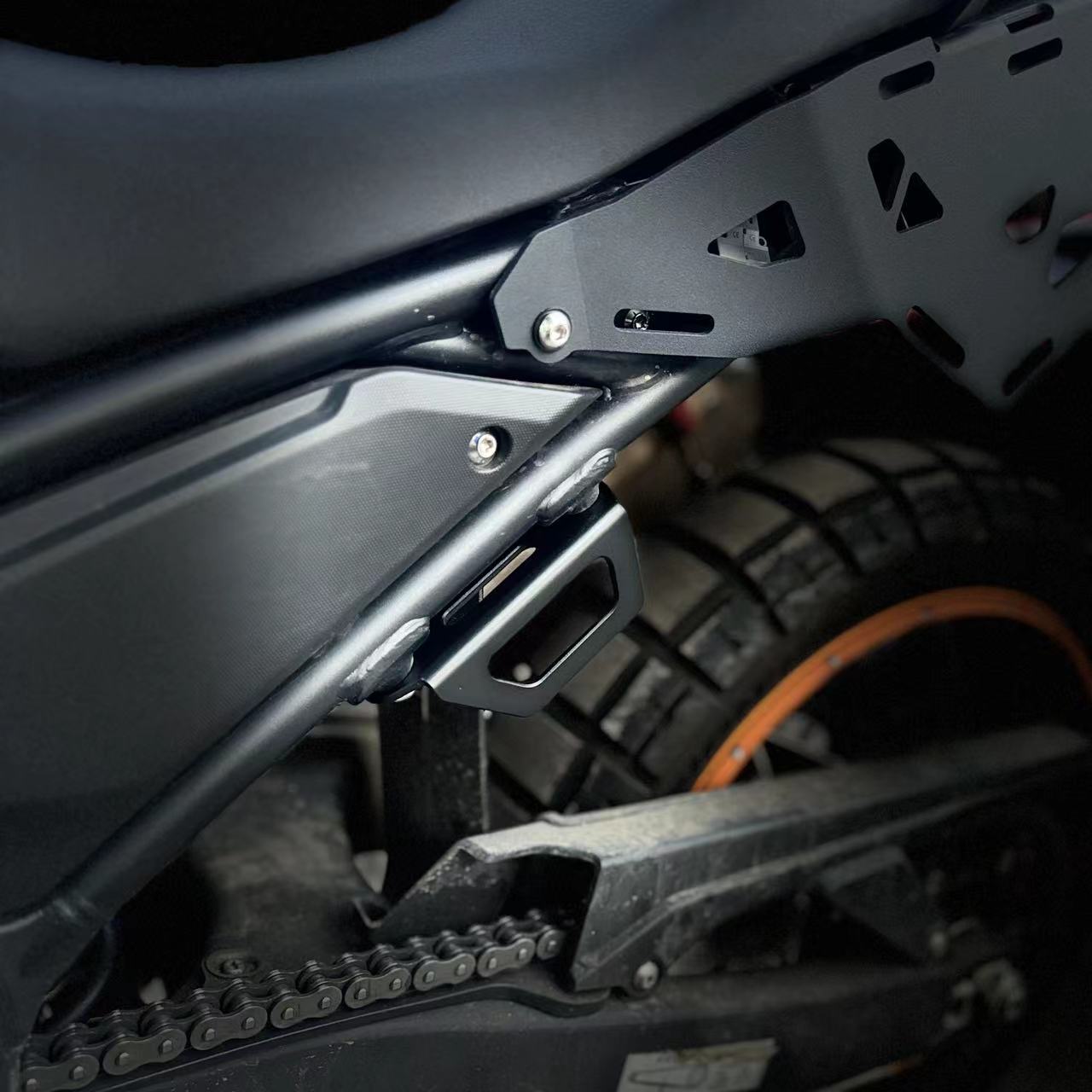 Kove 800X Exhaust bracket (B)