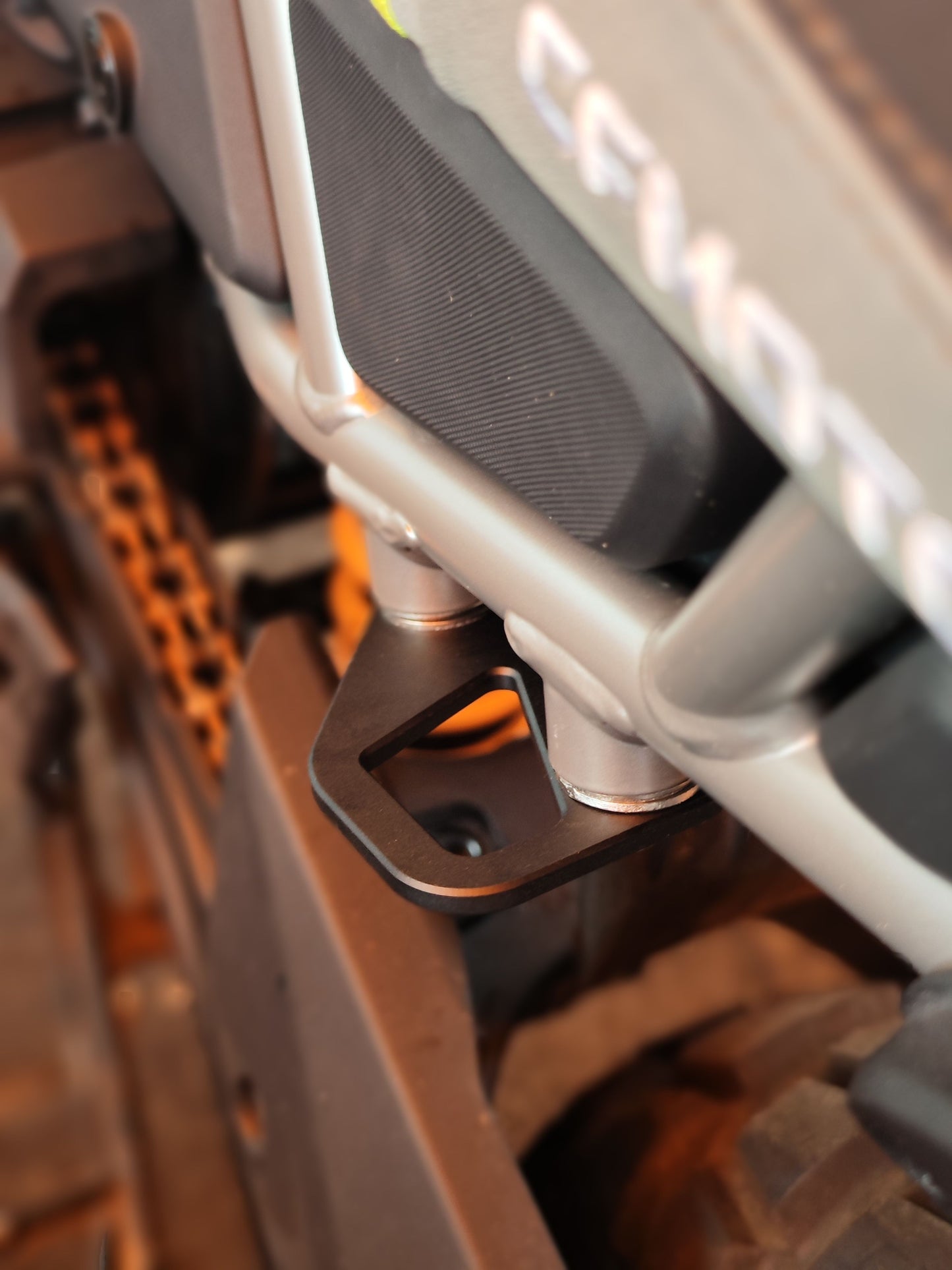 450MT Passenger footrest attachment point