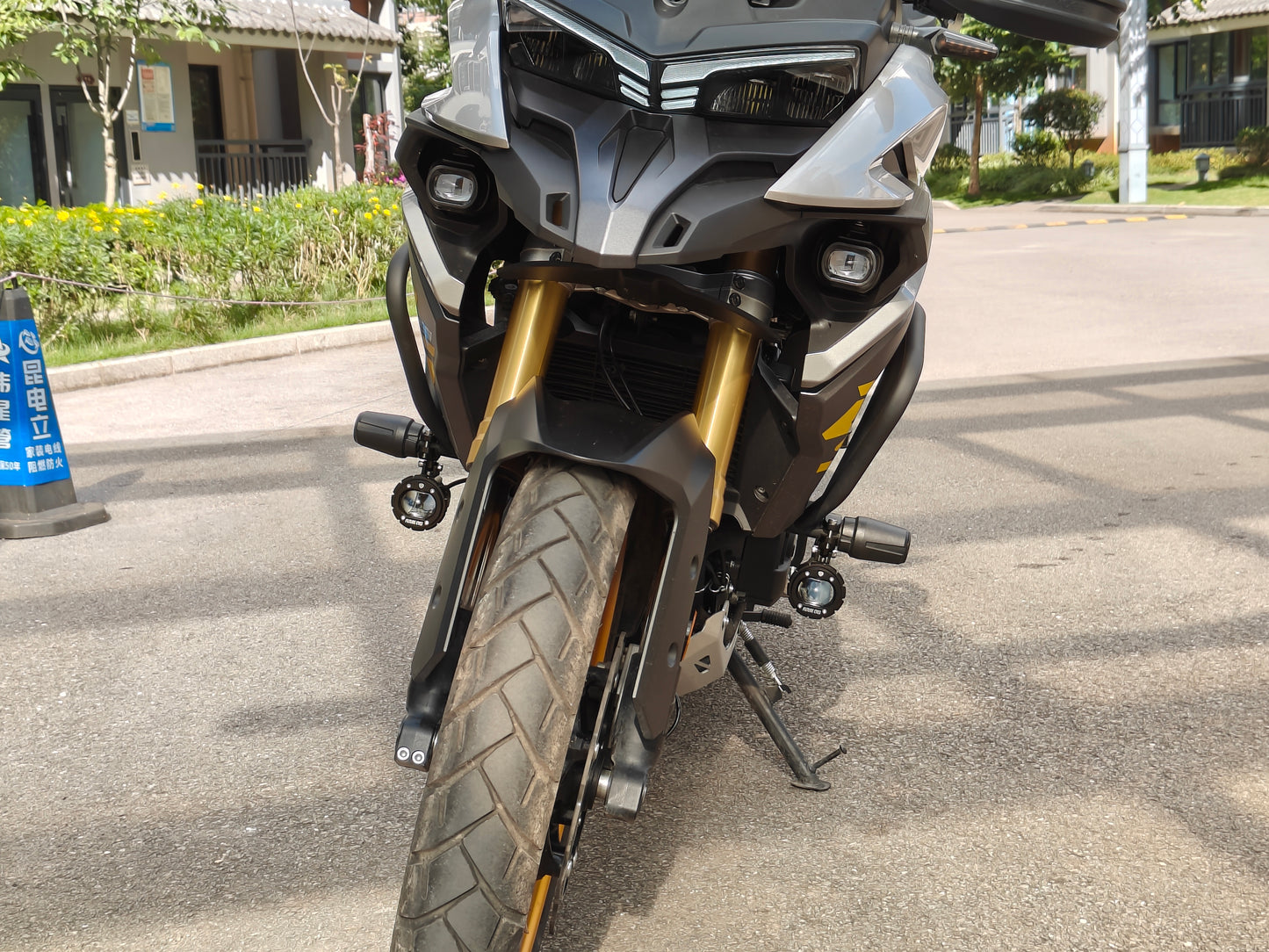 F20P auxiliary light (Compatible with TRK702/x)