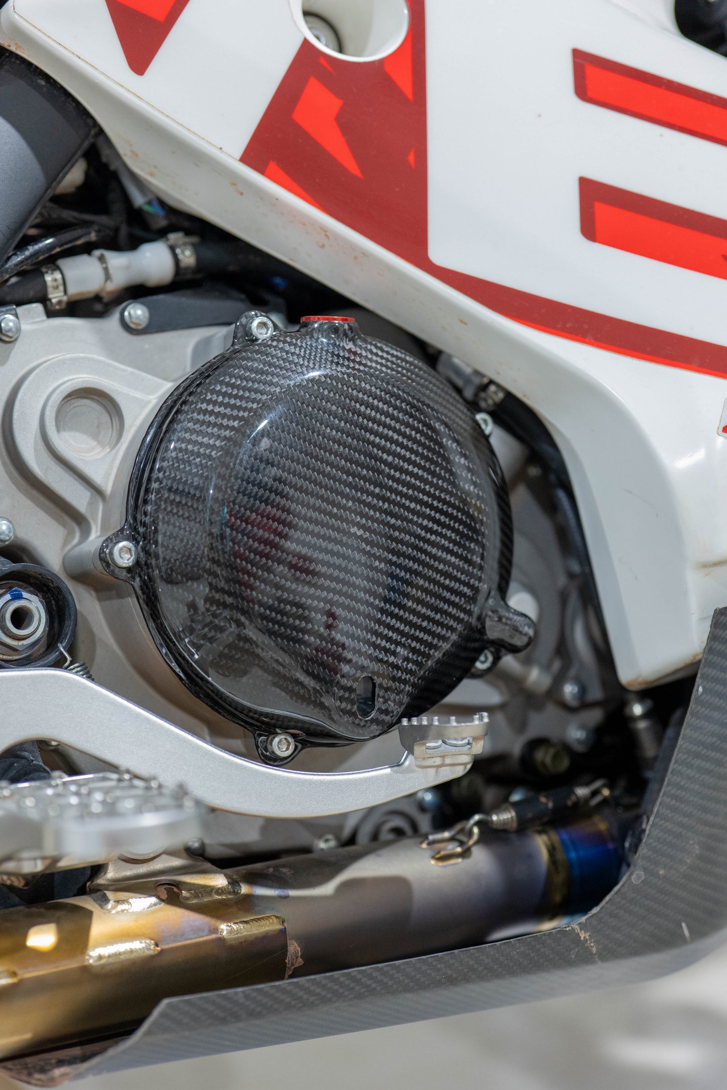 450RALLY Clutch cover protection (carbon fiber)