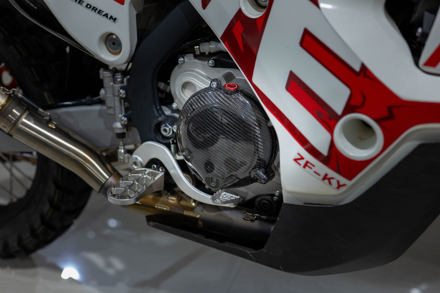 450RALLY Clutch cover protection (carbon fiber)