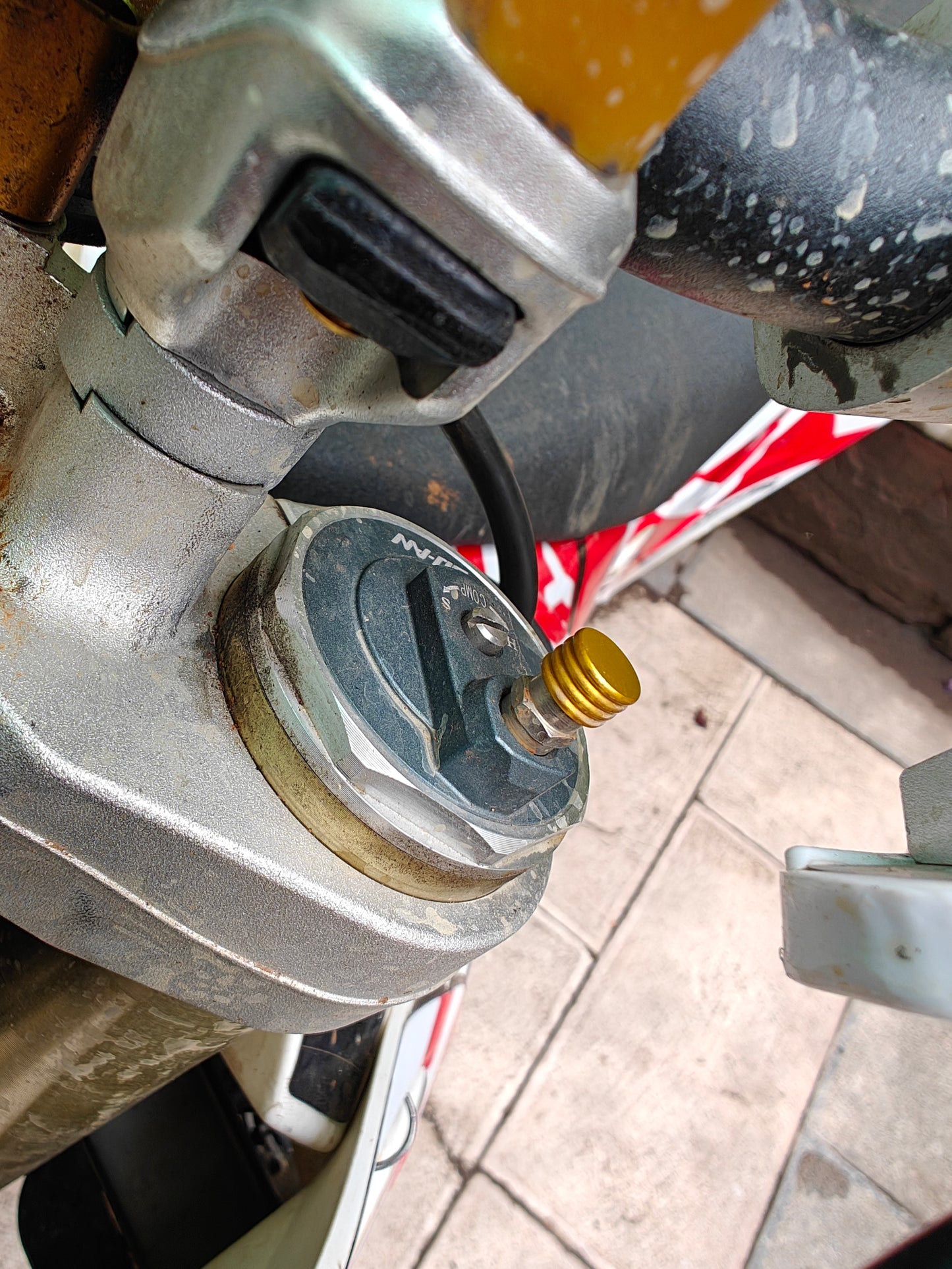 450RALLY Shock absorber bleed screw