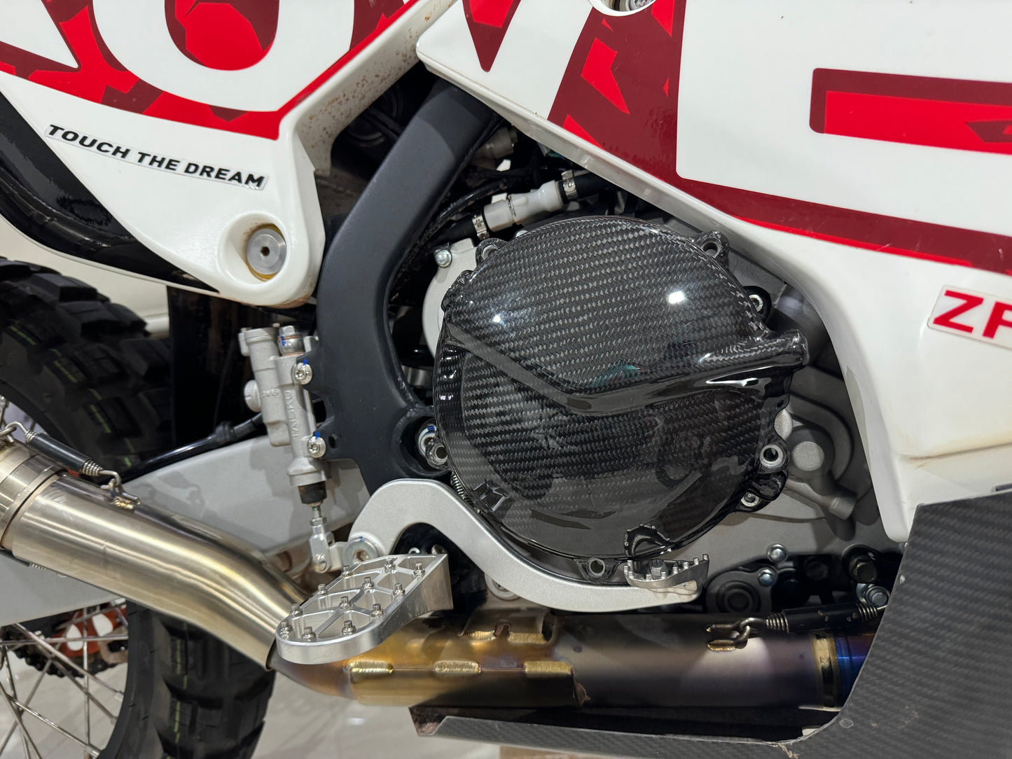 450RALLY Clutch cover protection (carbon fiber)