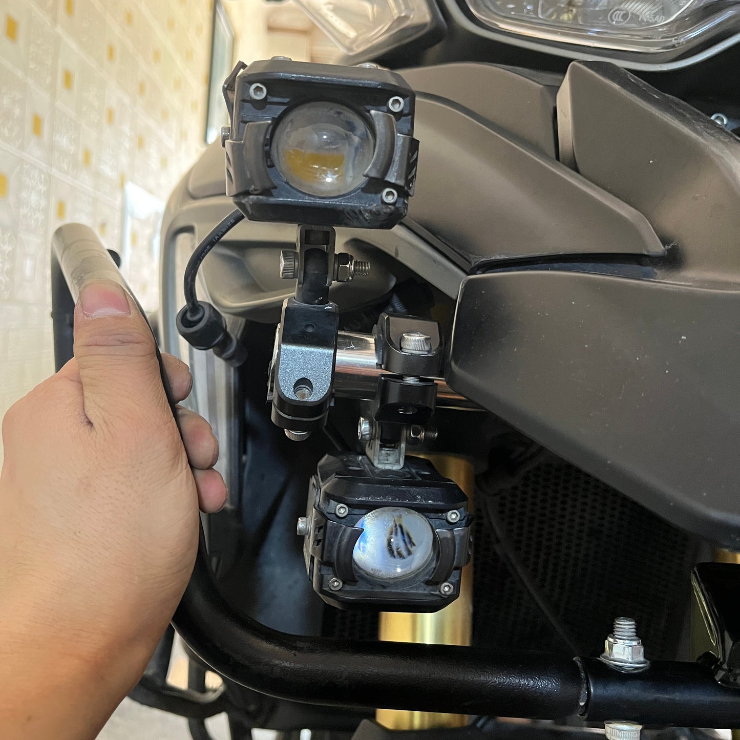 TRK702/X Auxiliary light bracket