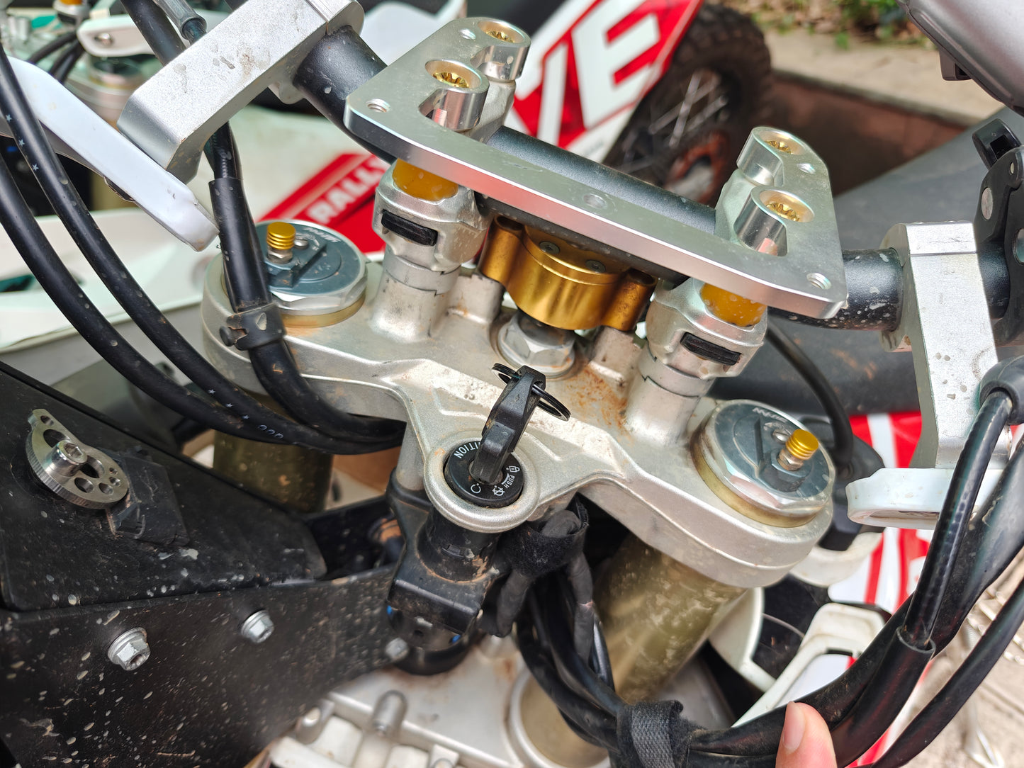 450RALLY Shock absorber bleed screw