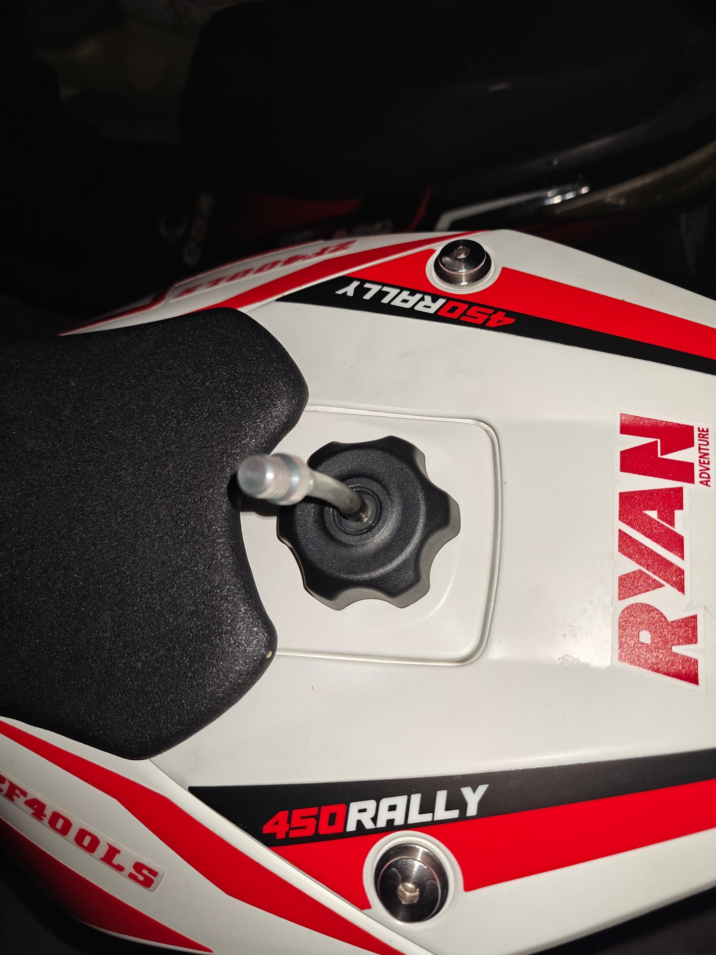 450RALLY Fuel tank cap (B)