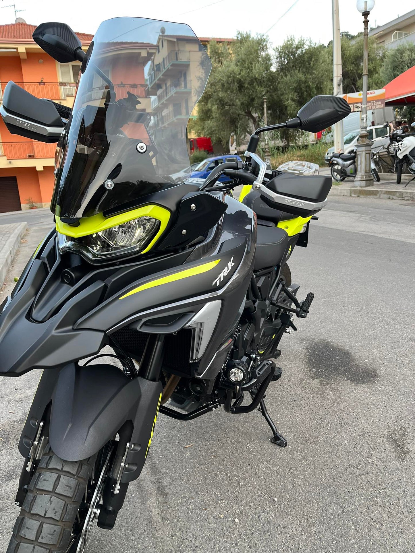 TRK702/X windshield (A model)