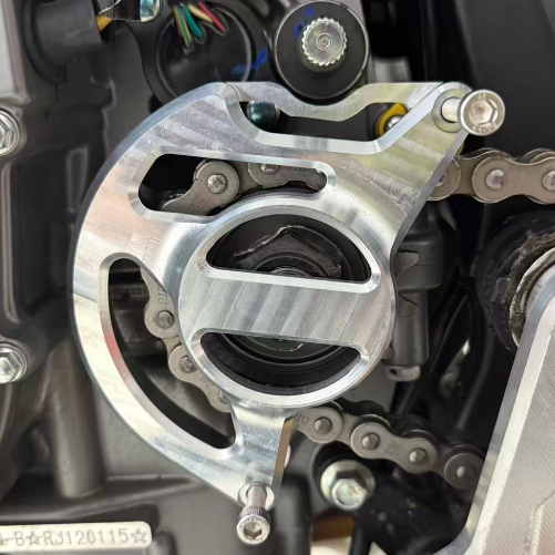 450MT Sprocket cover (B)