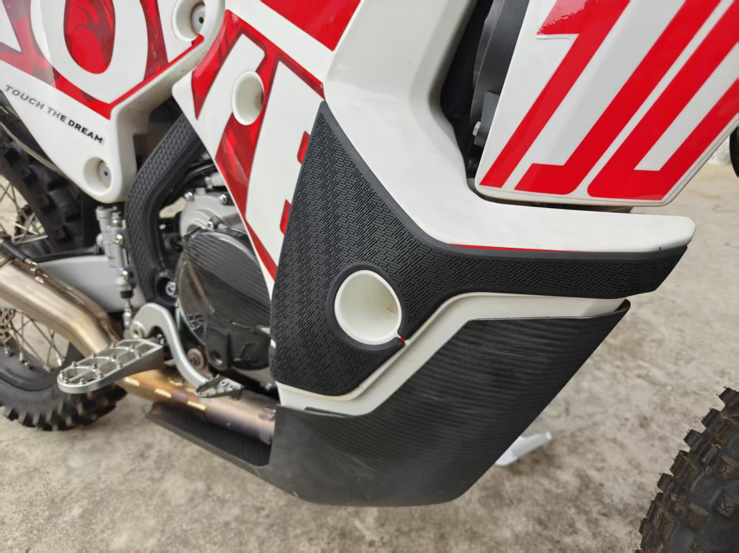 450RALLYFuel tank protection rubber sticker