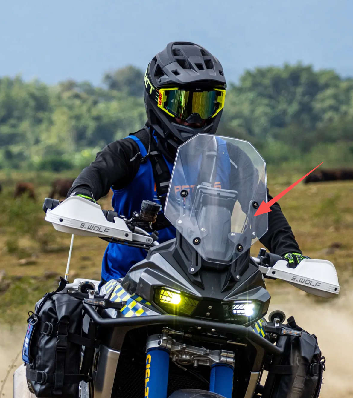 800X windshield adjustment bracket