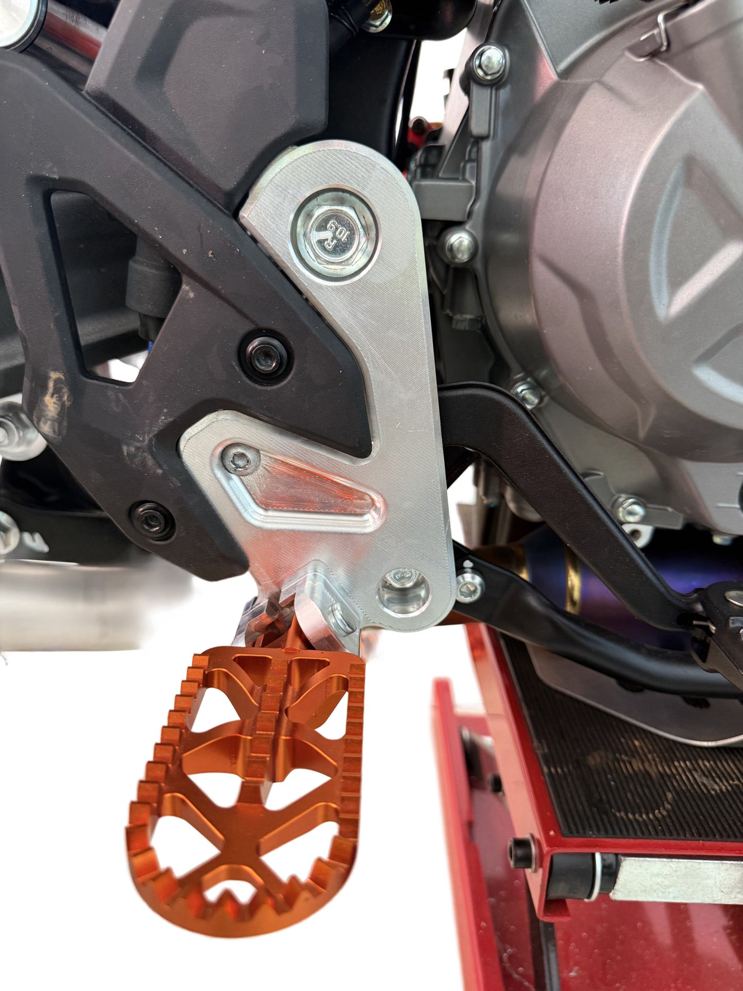 450MT Front Footrest Bracket（-2cm）