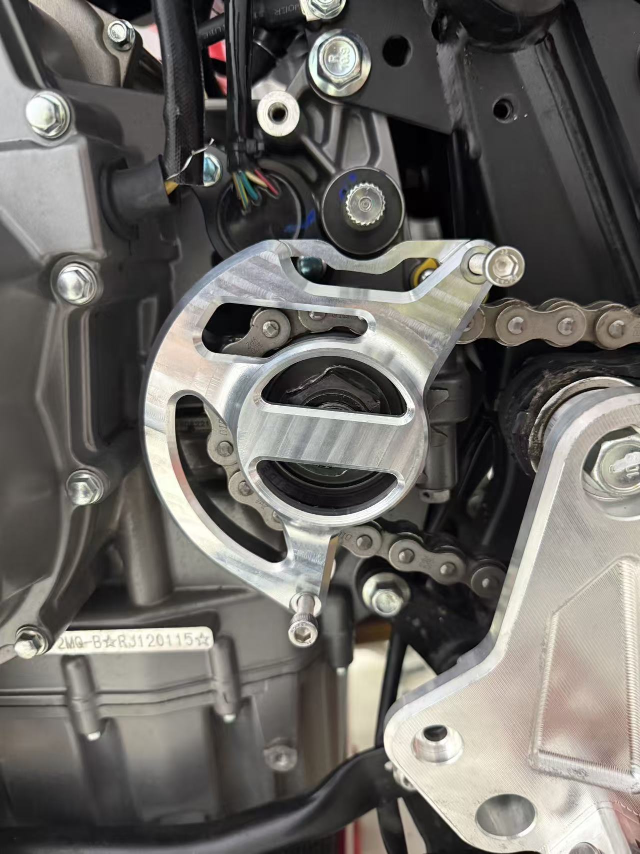 450MT Sprocket cover （B）