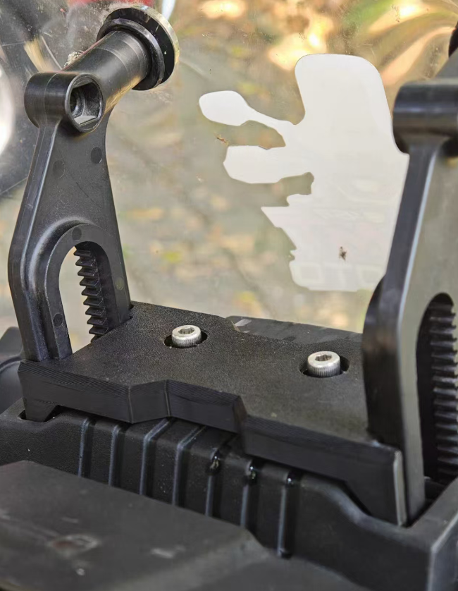 450MT Windshield bracket reinforcement（B）