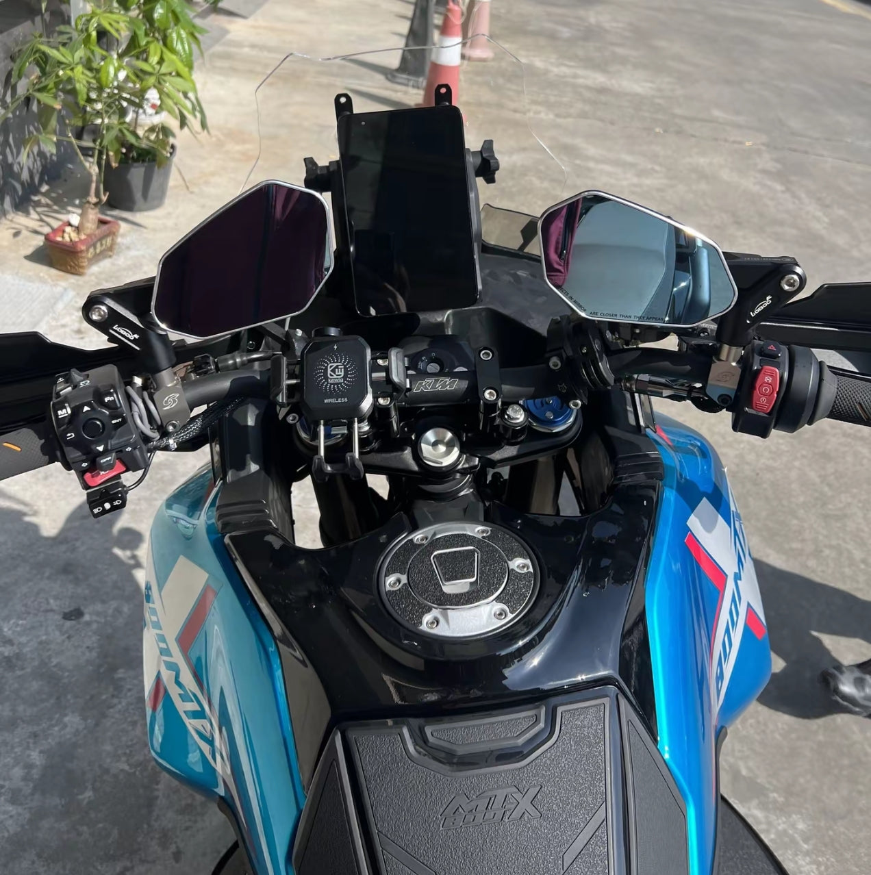 800MT-X Handlebar Risers（D）