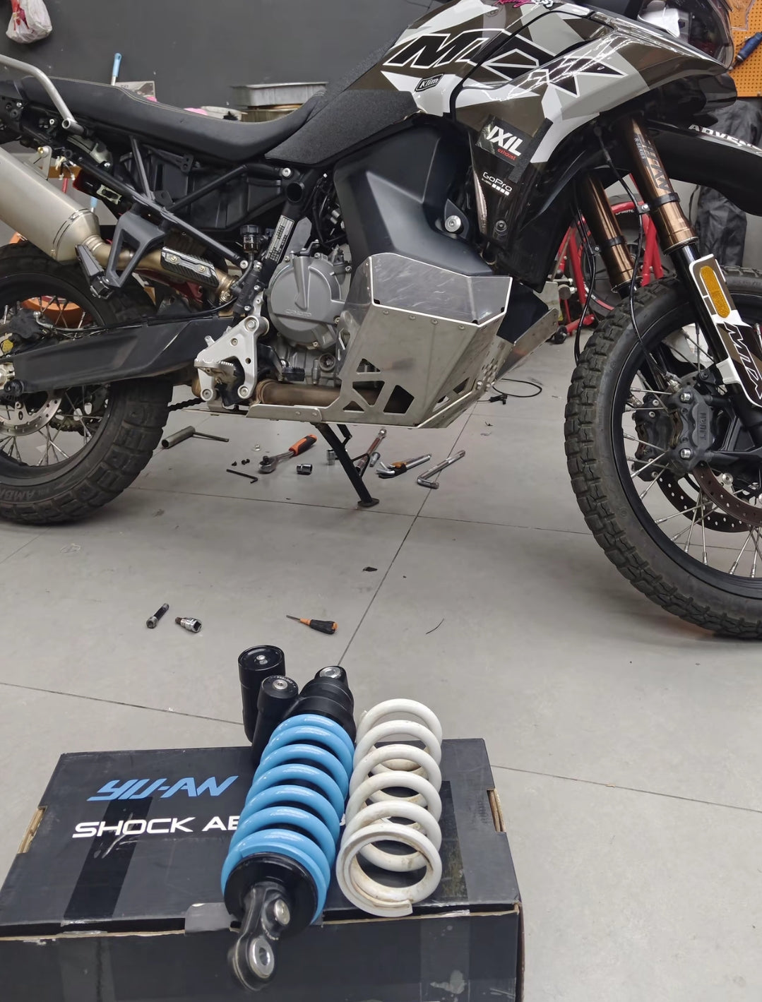 800MT-X Rear shock absorber spring (soft)